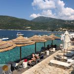 מלון מול החלקה