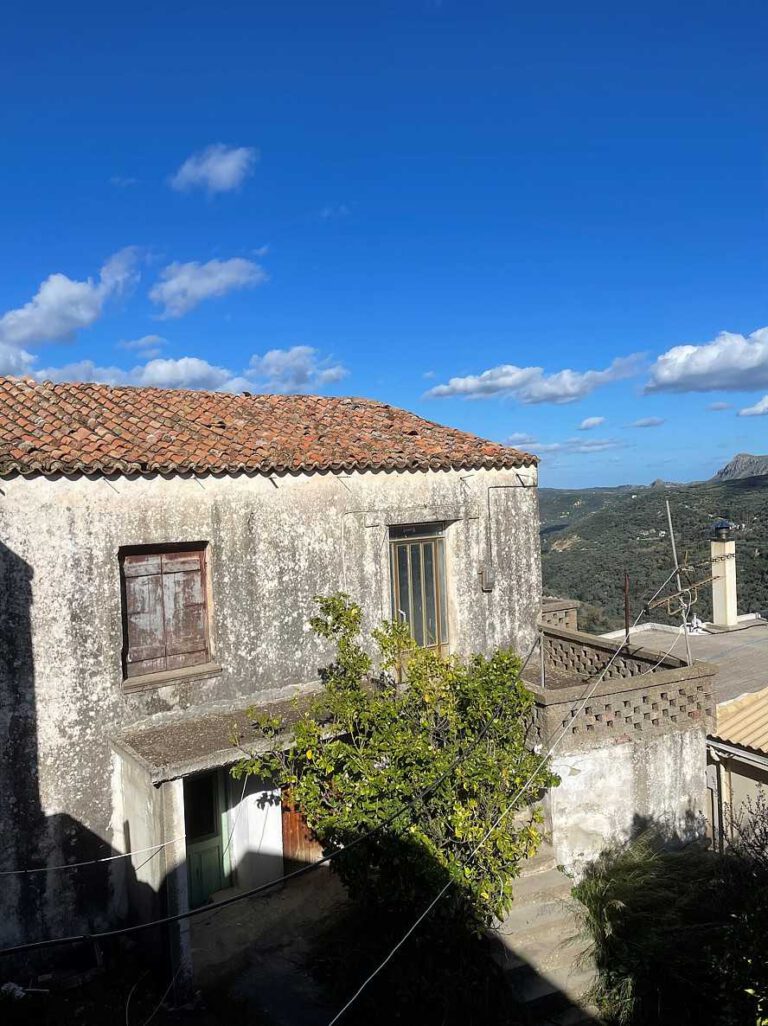 04-1919_ktimatoemporiki-Buildings-with-15-Rooms-in-Topolia-Chania-23