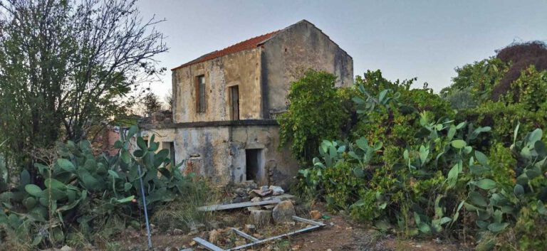 04-2802_Old-House-for-sale-in-Kefalas-1