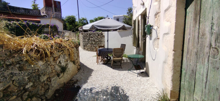 04-3885_Stone-House-for-sale-in-Vamos-Chania-3