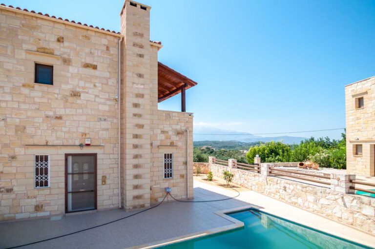 0v-373_Ktimatoemporiki_Stone_Villa_for_sale_in_Almyrida-15