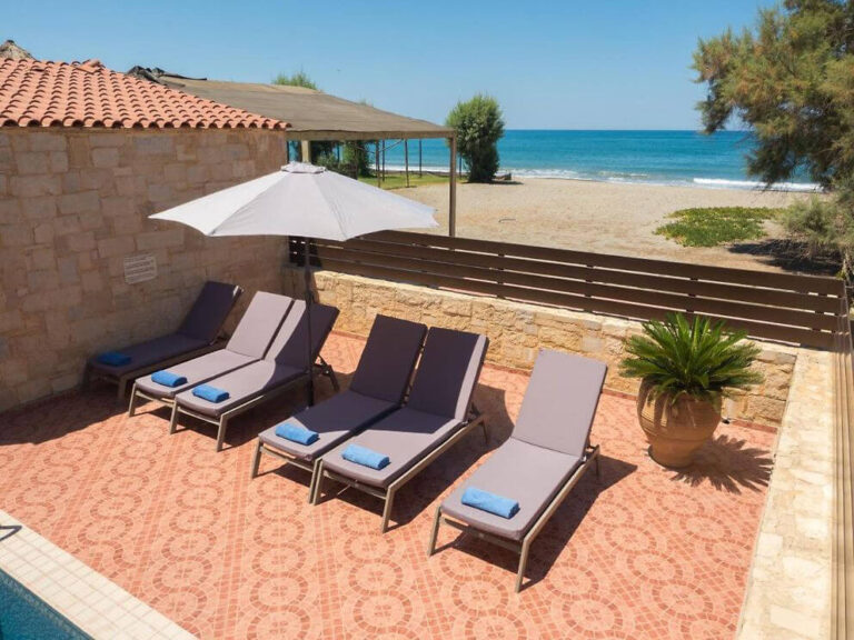 0v-656_Beachfront-Villa-for-sale-in-Platanias-Chania-Crete-18