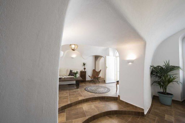 S4-1313_ktimatoemporiki_cave_house_for_sale_in_santorini-19