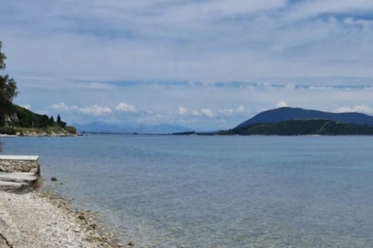 Villa-by-the-Sea-02-6